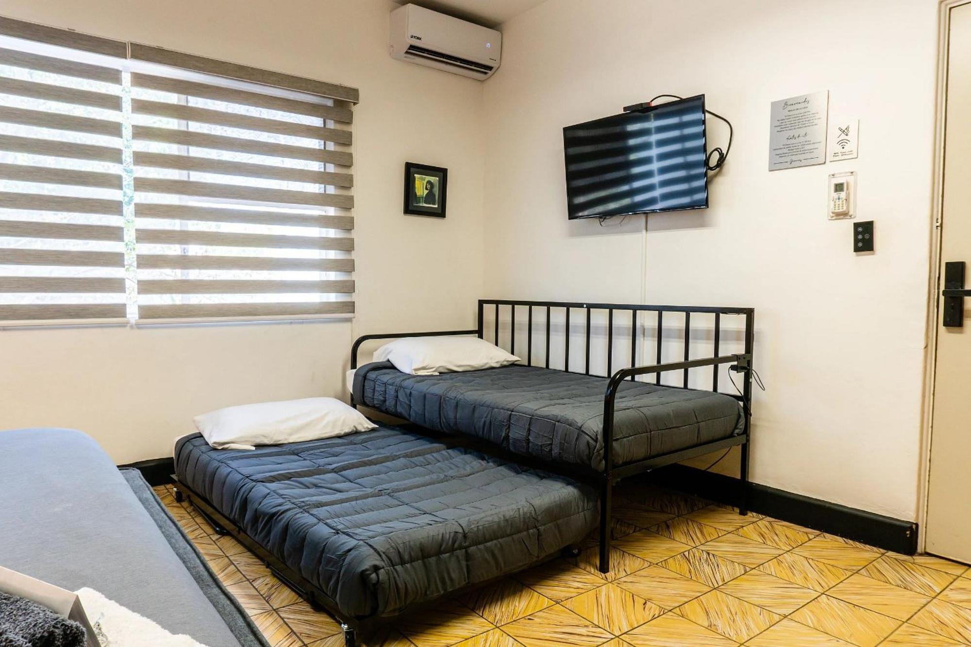 Habitaciones Privadas Con Bano Propio En Una Zona Segura Y Centrica De Guadalajara. Kültér fotó